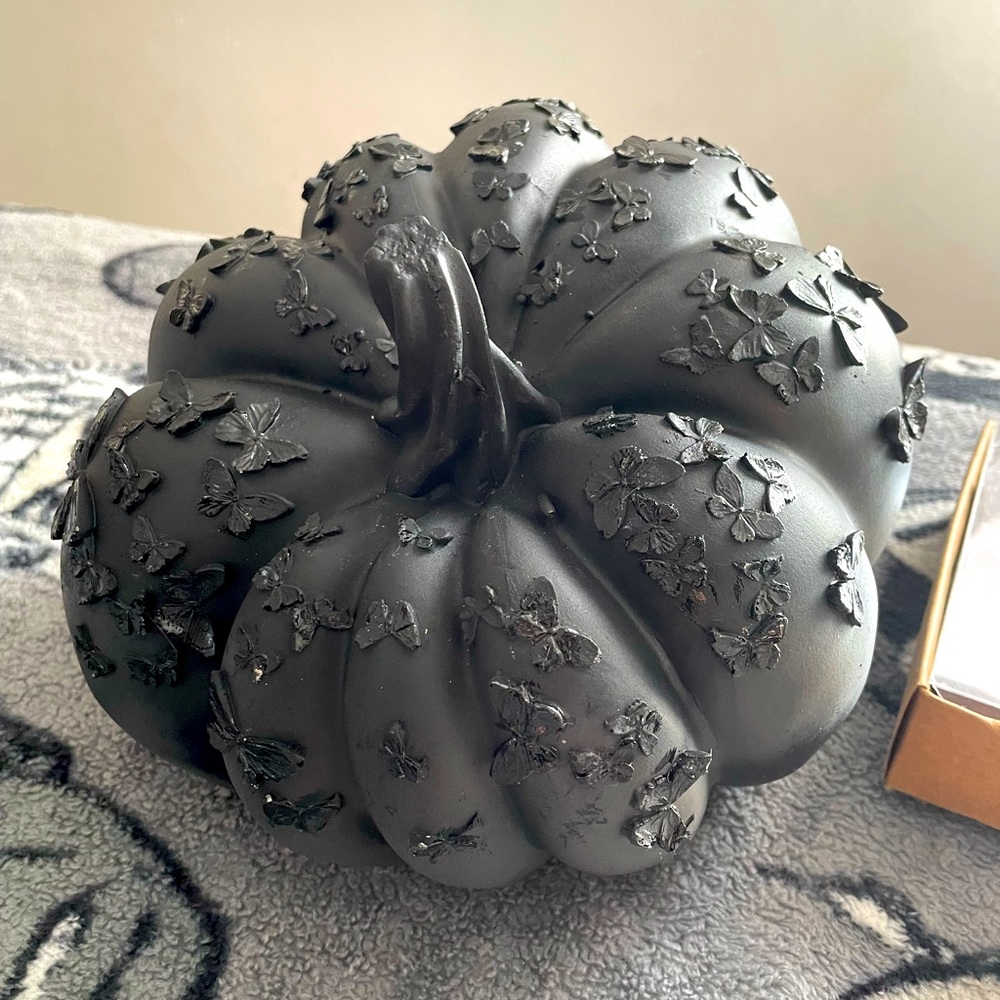 Decor - Picture 2 of 4